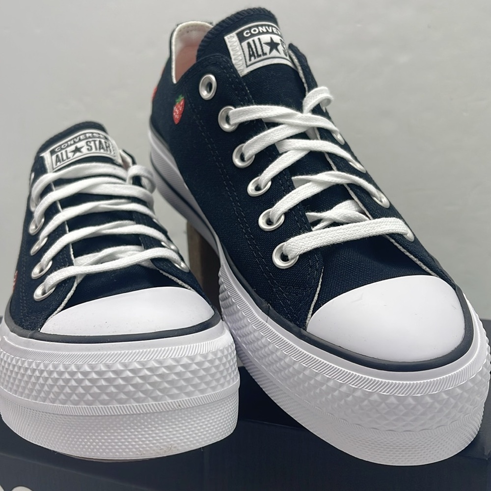 Converse WMNS Black Platform Sneakers A14935F
CTAS LIFT OX
BLACK/SOFT RED - Picture 5 of 16